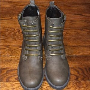 Women’s combat boots size 7- brown with Gold laces